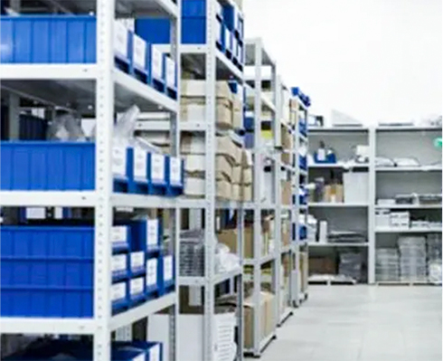 Clever College, Dienstleister, Ausbildung, Weiterbildung, Luftfahrt, Raumfahrt, Hammah, Bild eines Regals mit Werkzeugen und Spezialteilen, responsiv